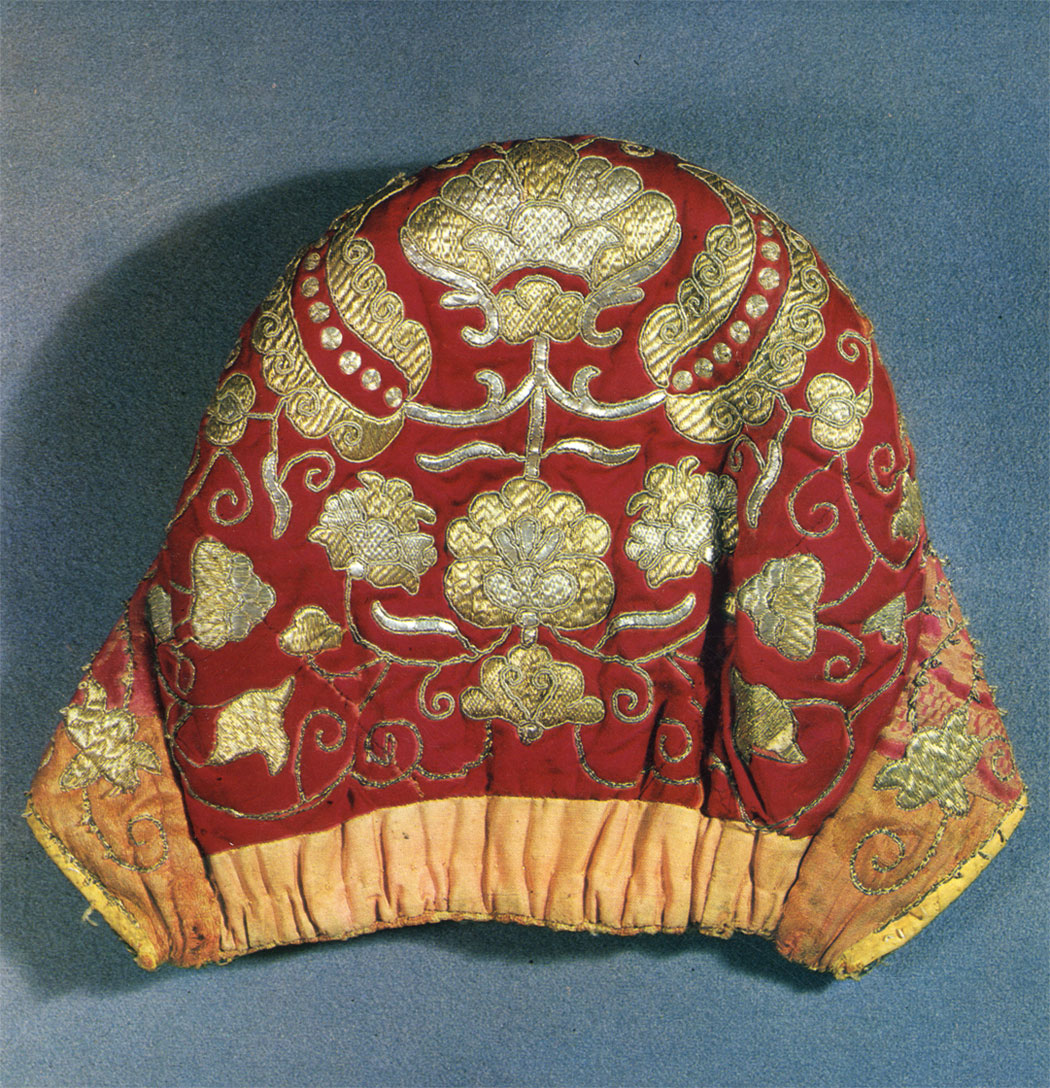 Top of a cap. 18th century. 19x18. RT-10424