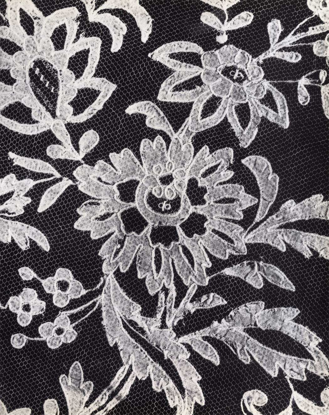 Embroidery in chain stitch
