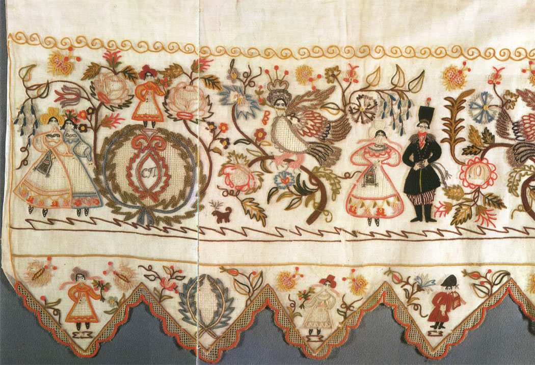 Valance with large scallops along the border. 1830s. 52x195. RT-9107