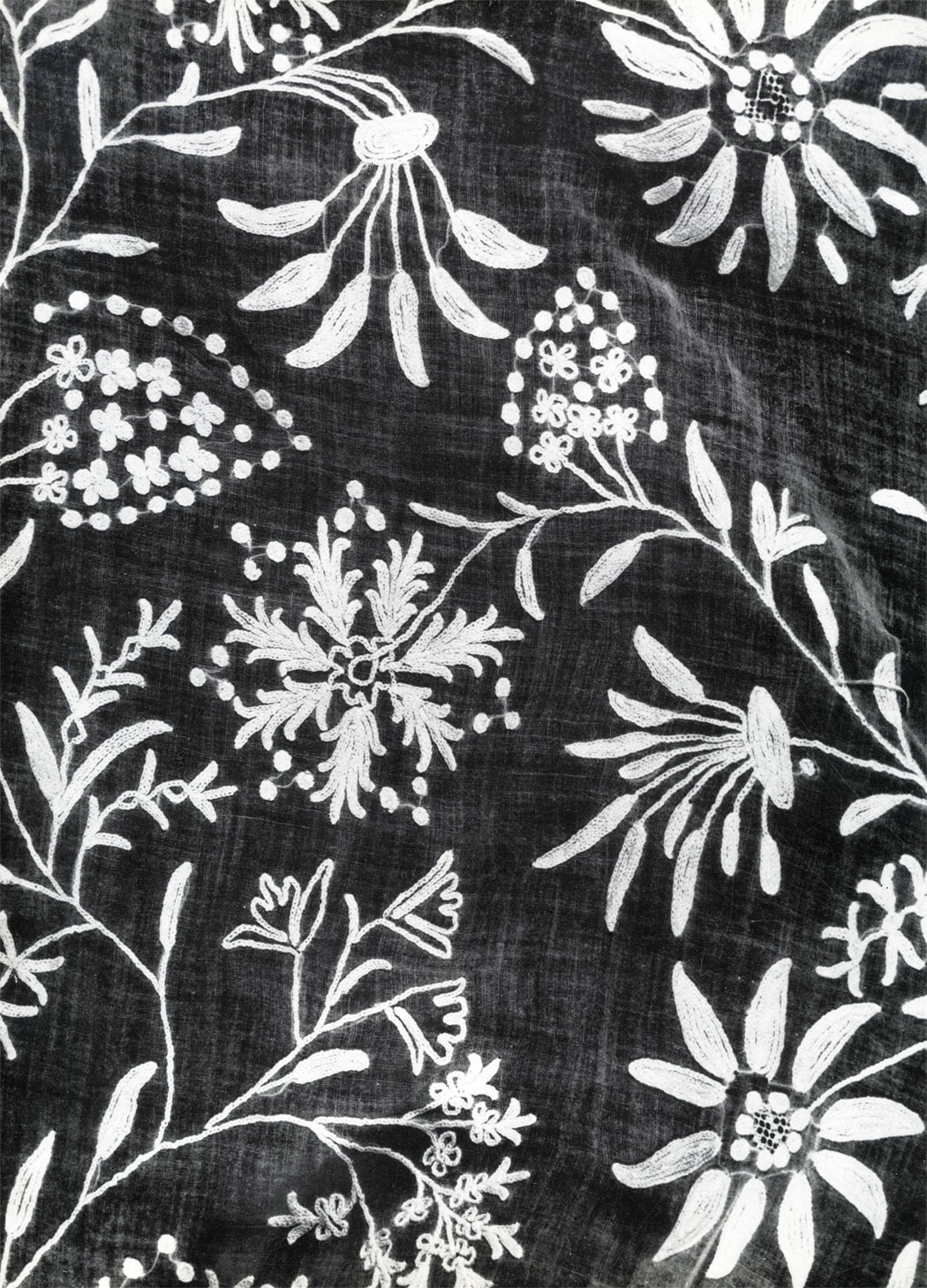Detail of a woman's shirt sleeve. Early 19th century. RT-17255