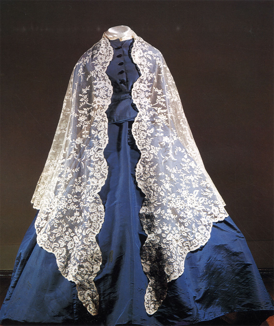Mantle for a woman's dress. 1860s.150x300. RT-8621