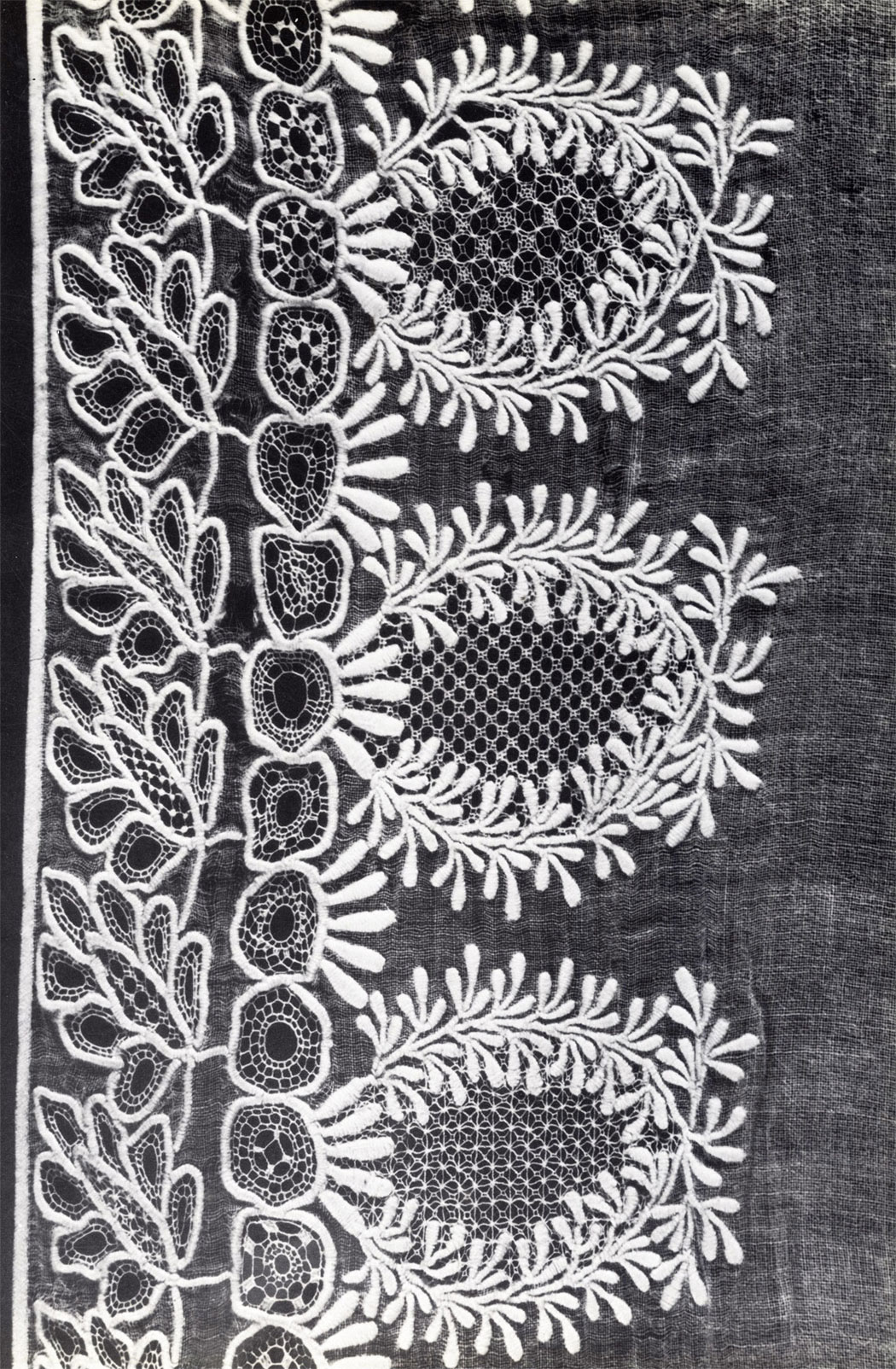 Detail of a cushion or a cradle-cover. Early 19th century. 126x126. RT-16699